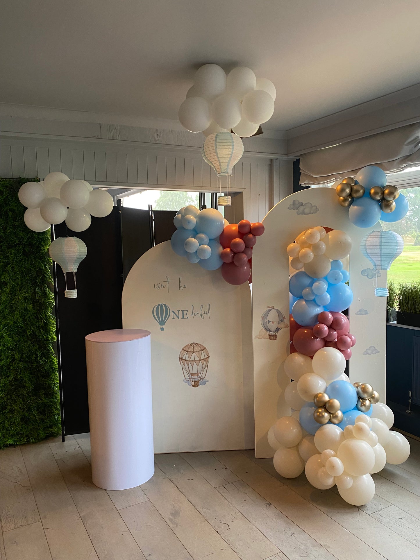 Hot Air balloon & clouds Balloon arch