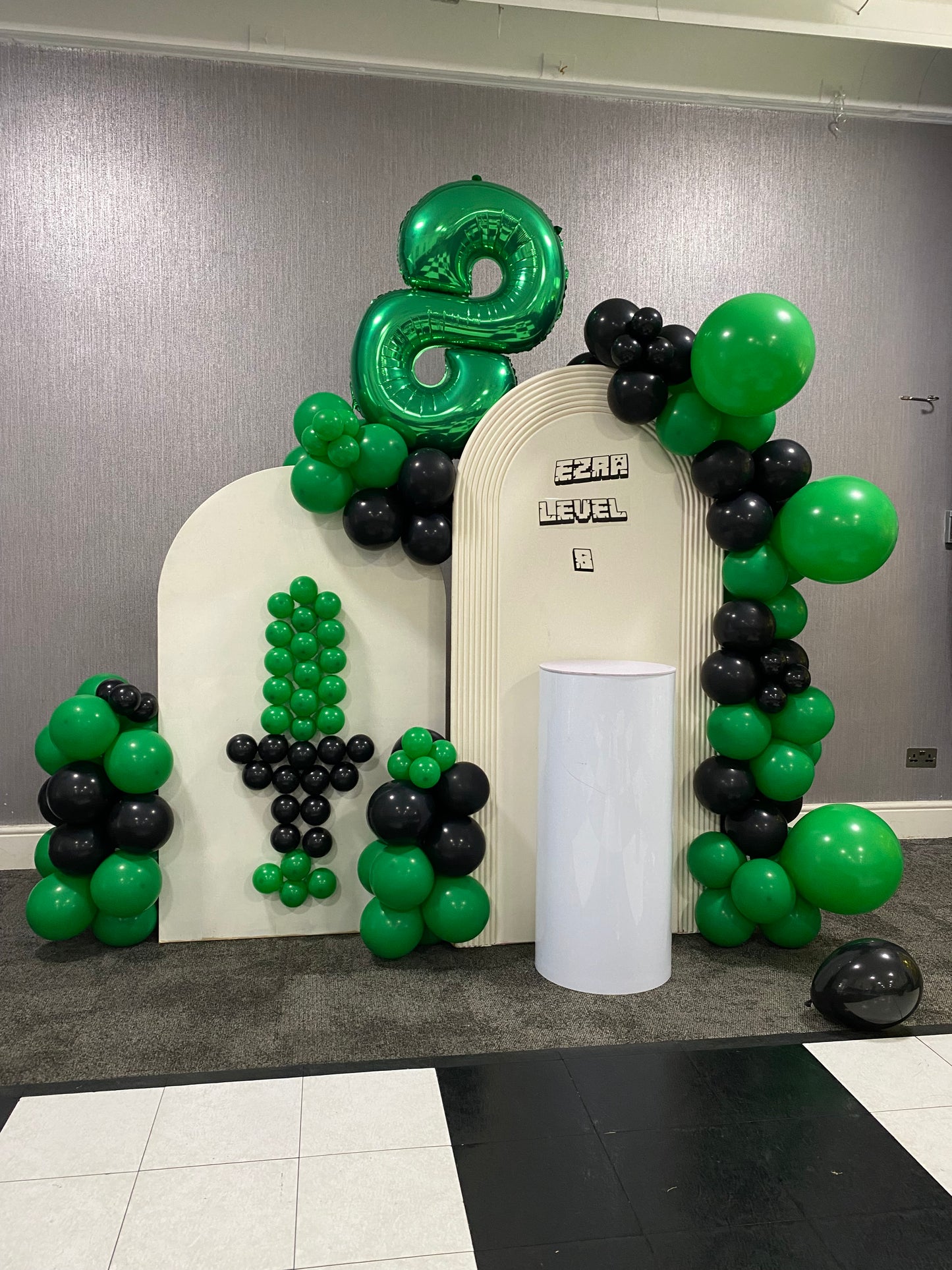 Mindcraft balloon arch