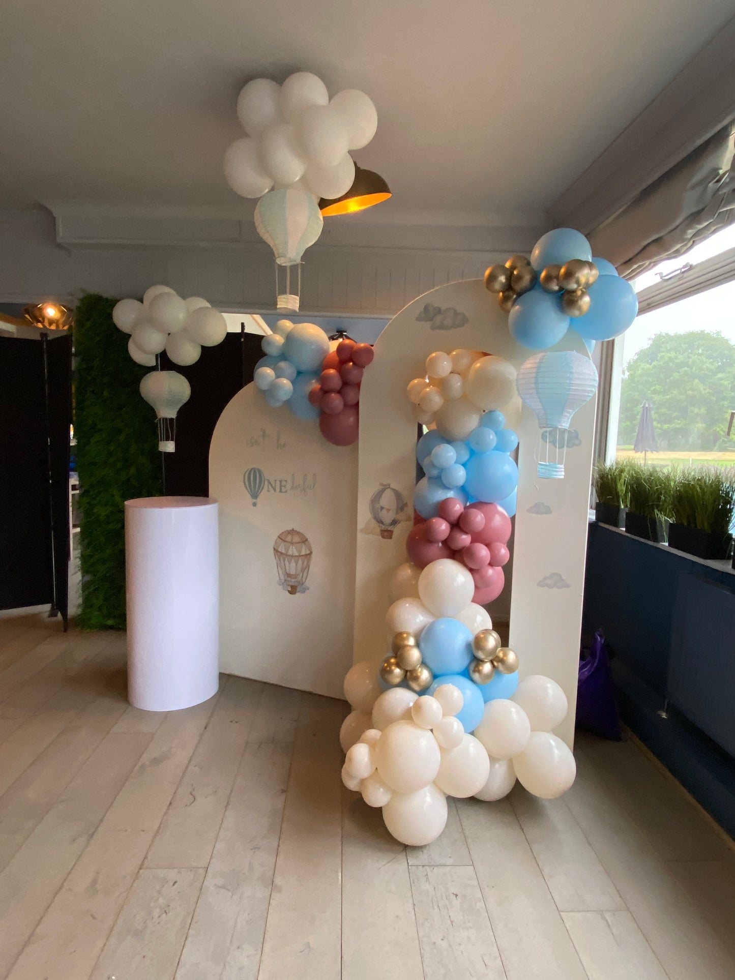 Hot Air balloon & clouds Balloon arch