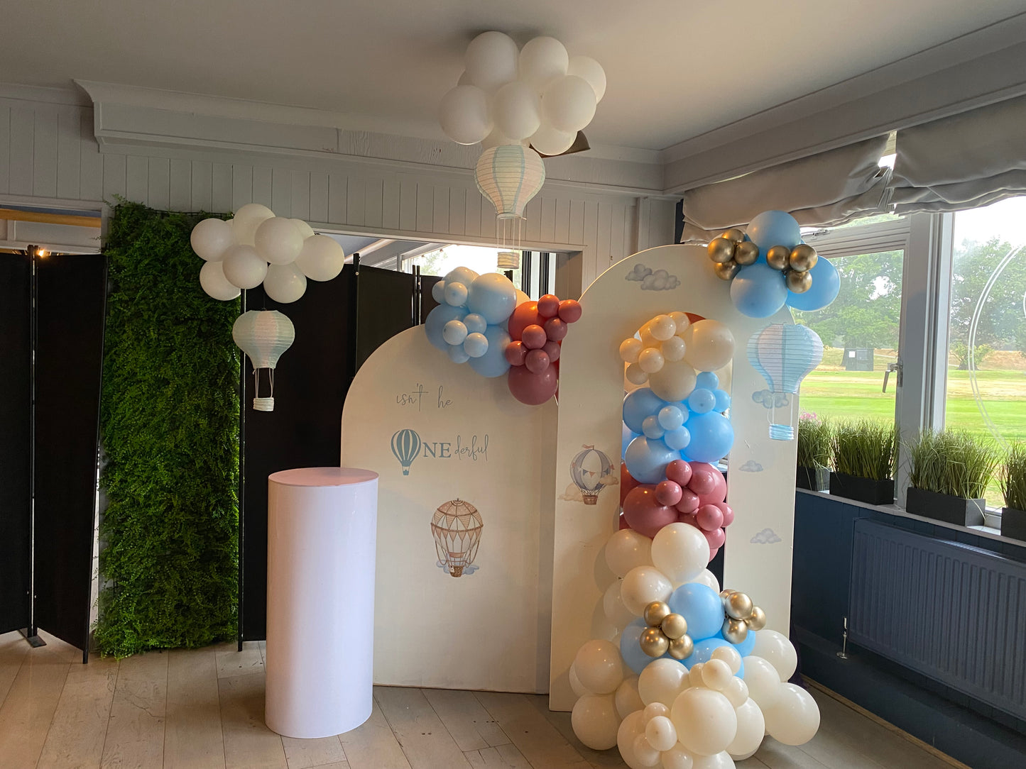 Hot Air balloon & clouds Balloon arch