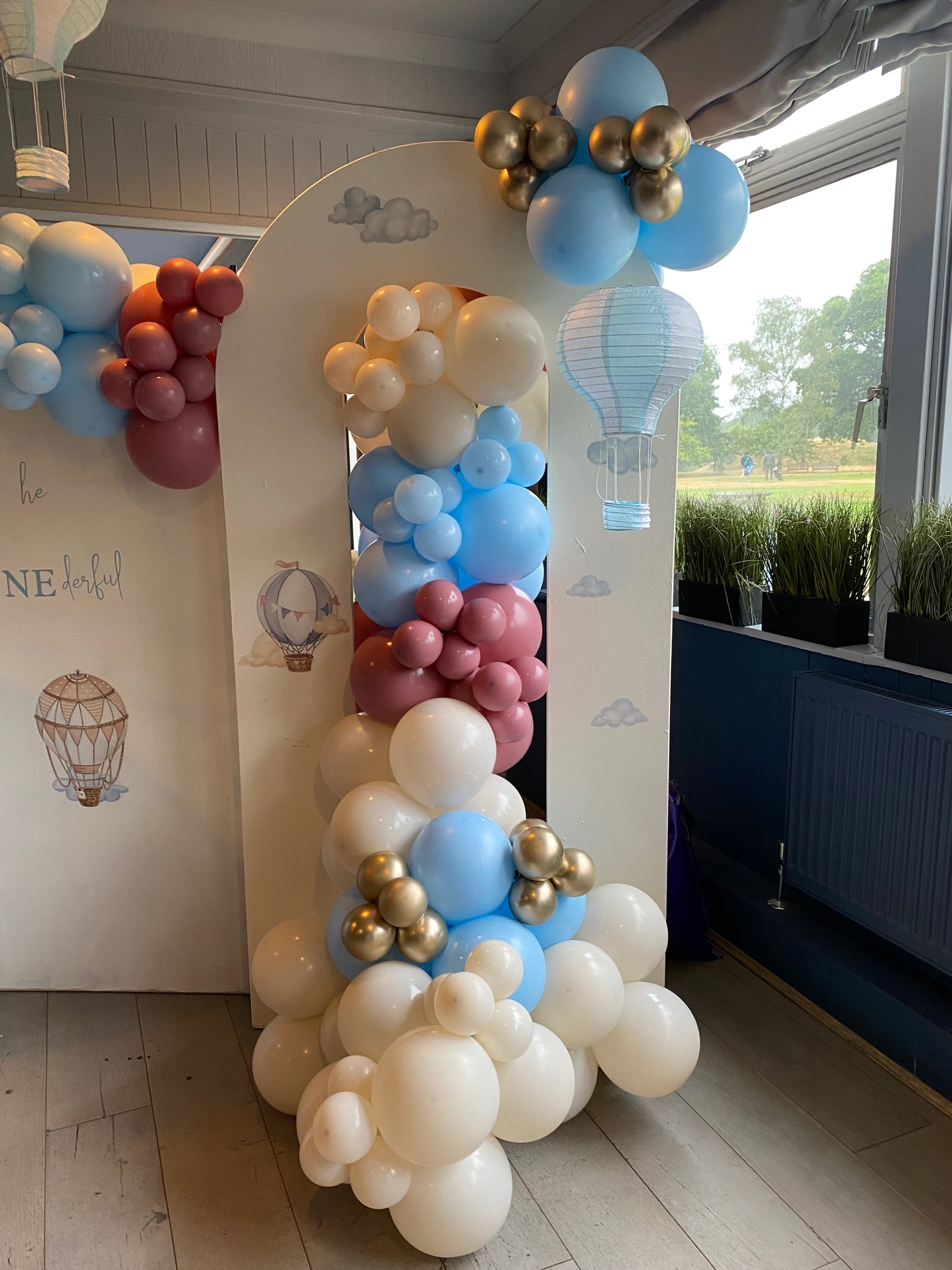 Hot Air balloon & clouds Balloon arch