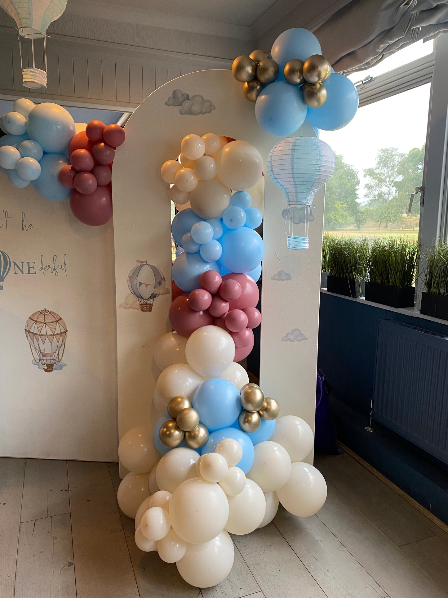 Hot Air balloon & clouds Balloon arch