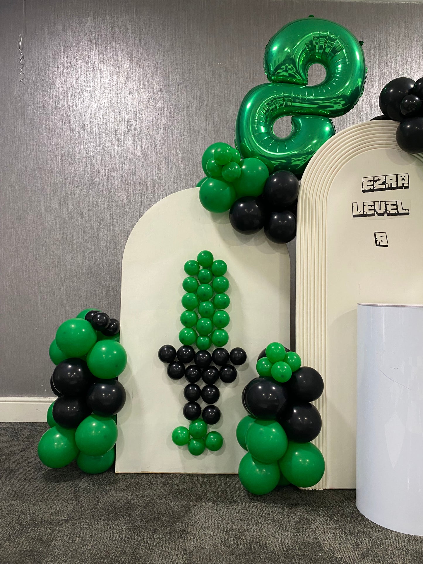 Mindcraft balloon arch