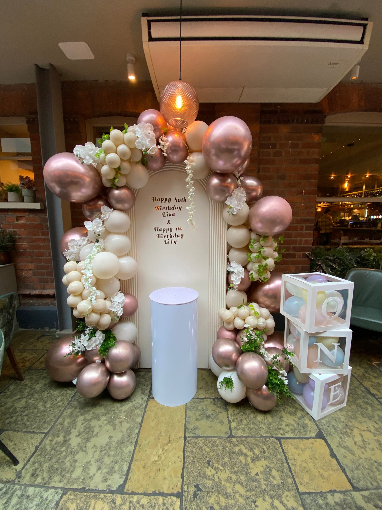 Full round balloon arch with sailboard