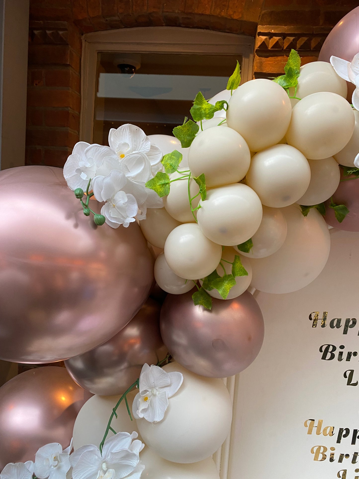 Full round balloon arch with sailboard