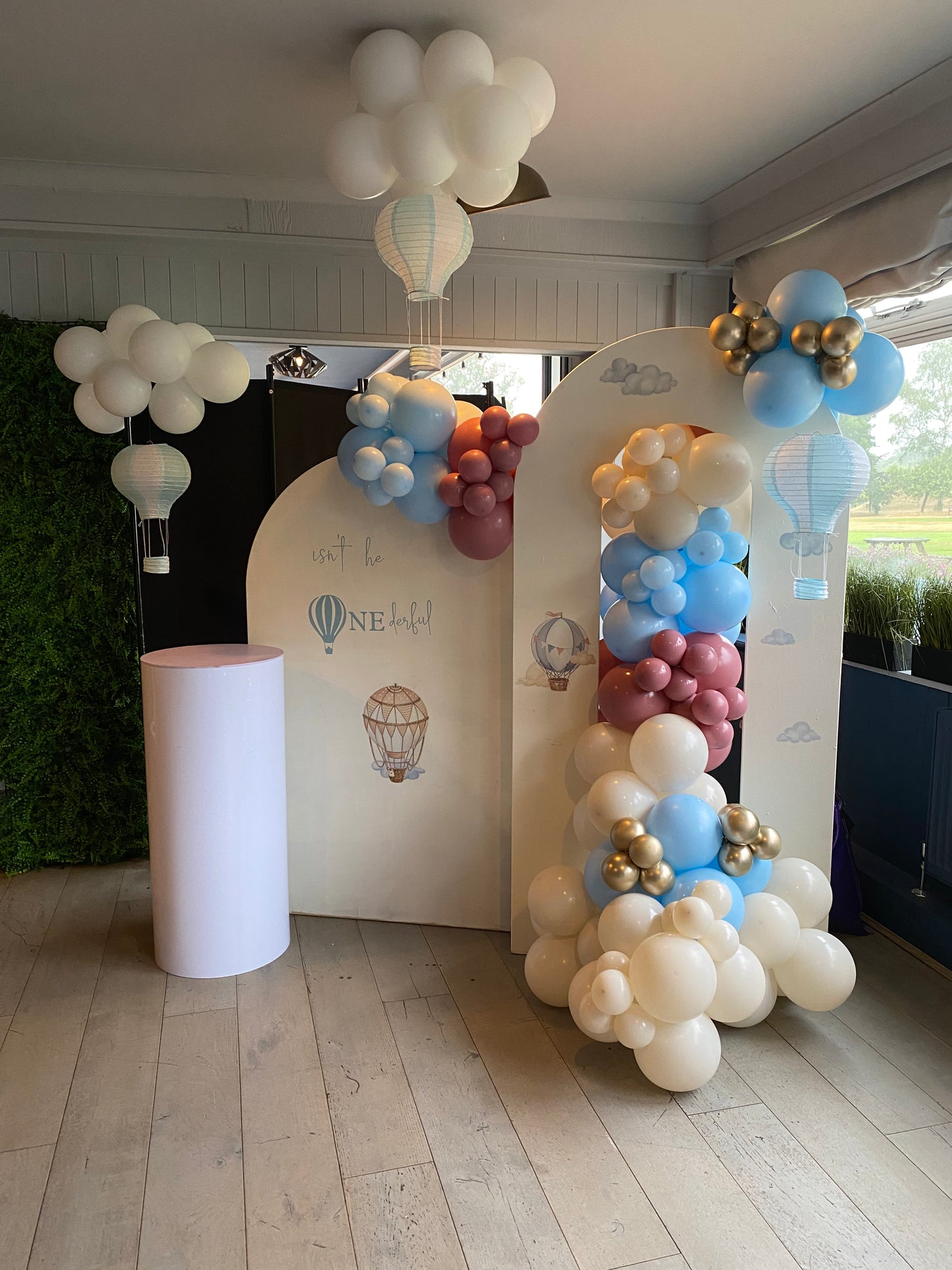 Hot Air balloon & clouds Balloon arch