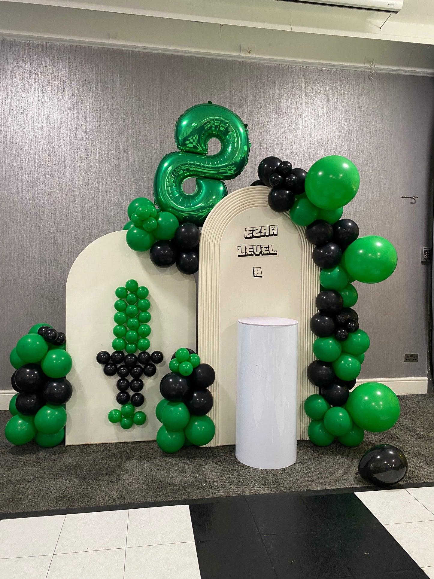 Mindcraft balloon arch