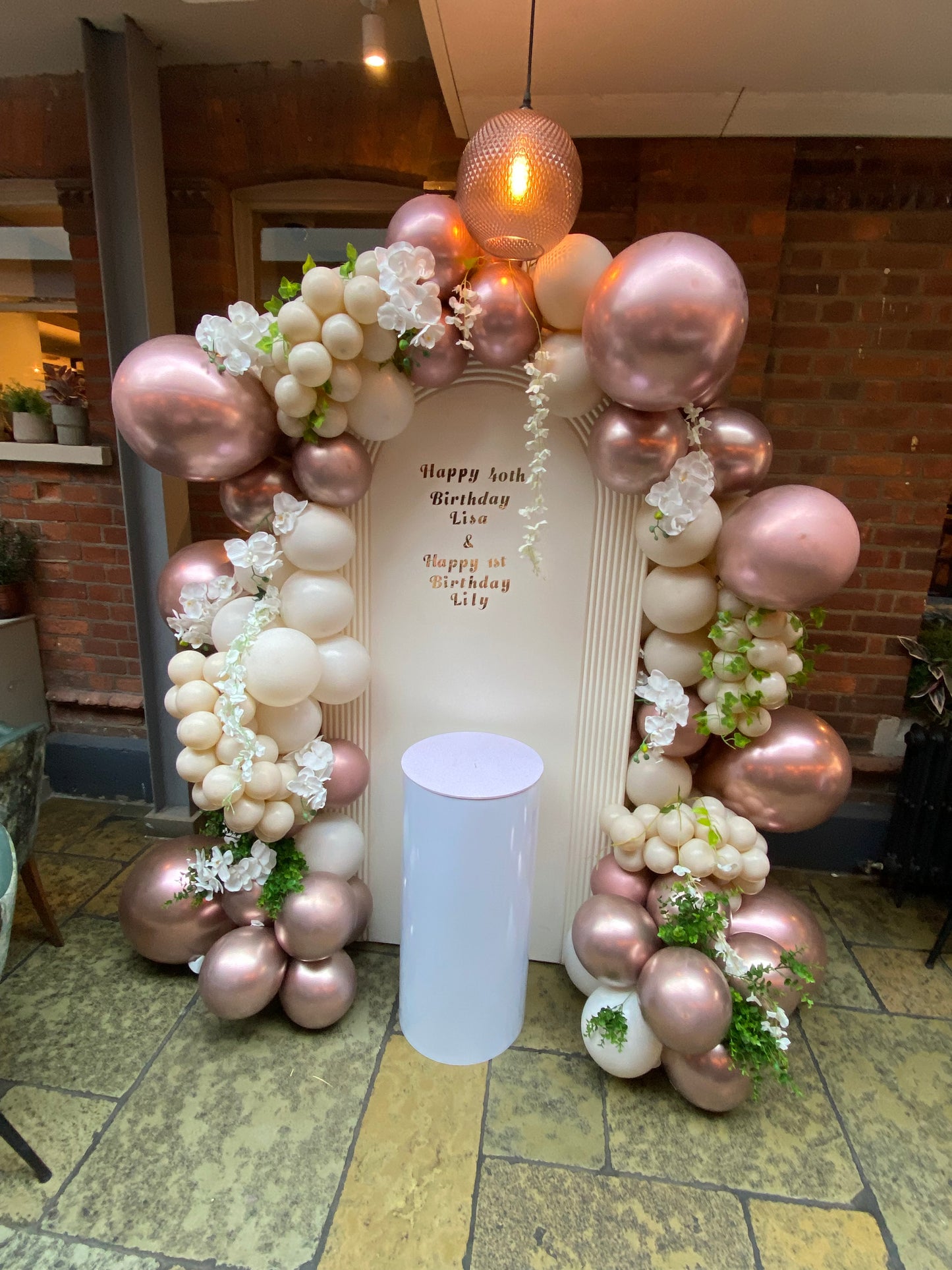 Full round balloon arch with sailboard