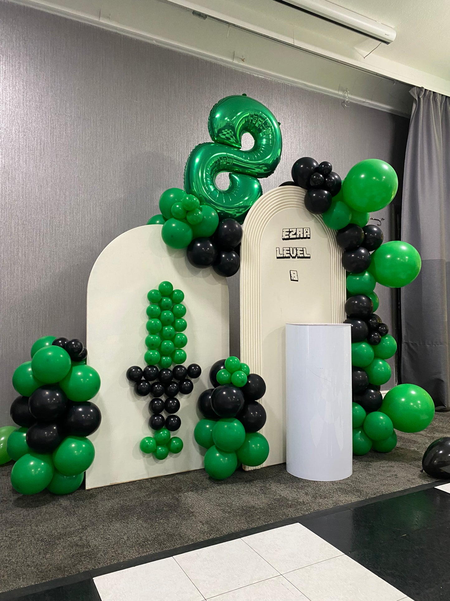 Mindcraft balloon arch