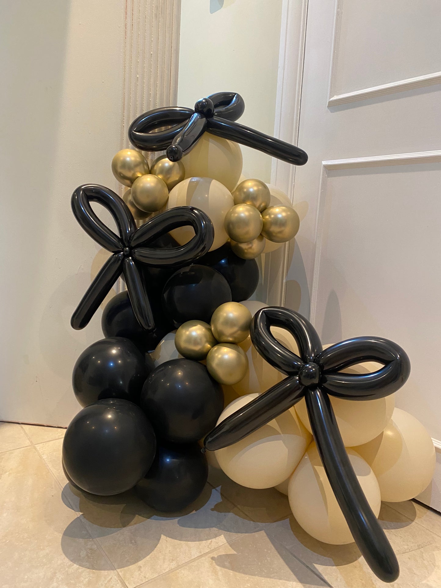 Beautiful black & sand white arch with bows